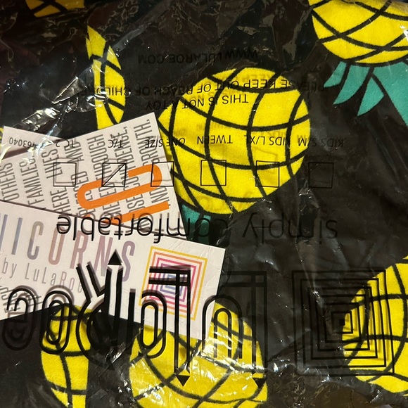 Lularoe pineapple legging - Picture 3 of 3